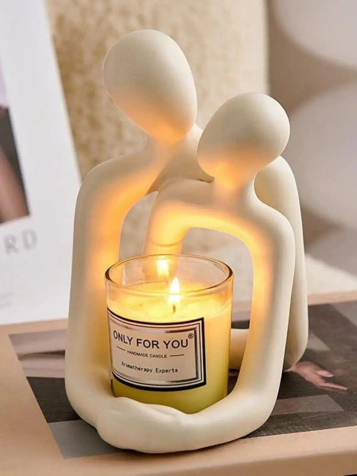 Heartwarming Loving Couple Resin Statue – A Timeless Modern Home Décor Accent for Bookshelves, Office Desks, and Nightstands